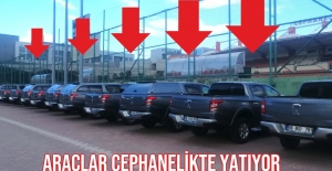 Tutuş’tan bir soru daha:   Cephanelik’te İzmit Belediyesi  otoparkında yatan araçlar kimin?